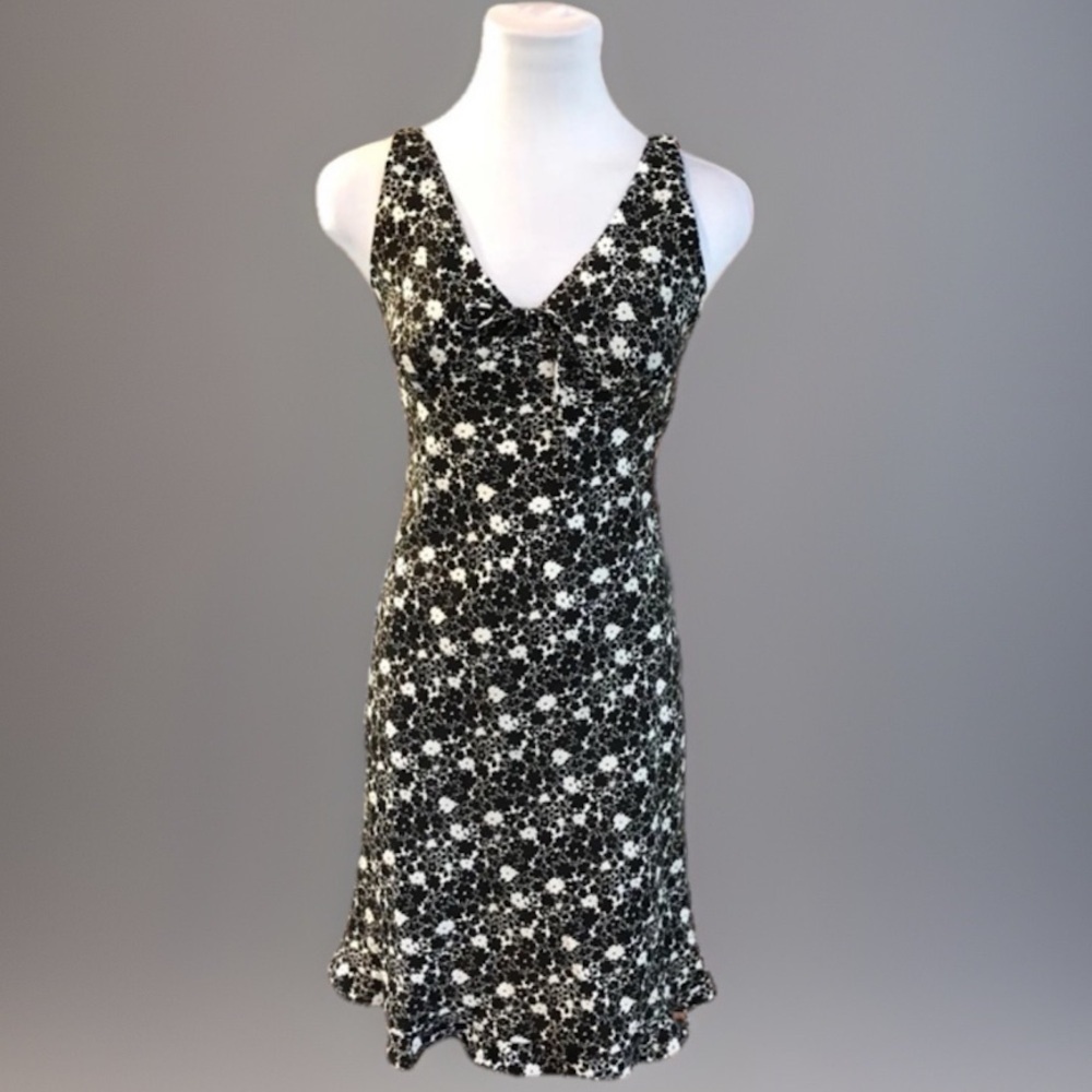 EXPRESS Worldwide Brand black-and-white summer sun, Flirty Dress